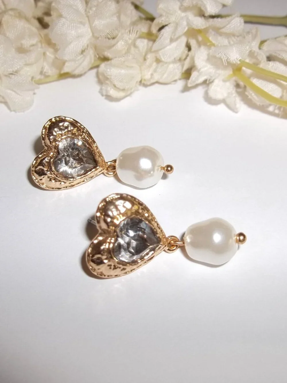Heart Stud Earring with Grey Rhinestone and White Faux Pearl Drop Gold Tone D850